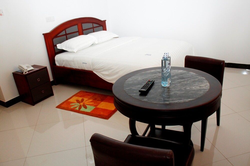 Kenlon Hotel Double Room 7