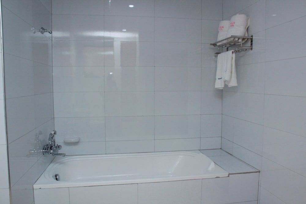 Kenlon Hotel Deluxe Double Room 20