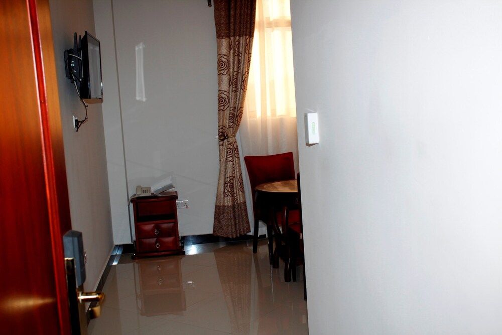 Kenlon Hotel Deluxe Double Room 5