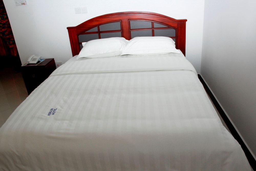 Kenlon Hotel Double Room 6