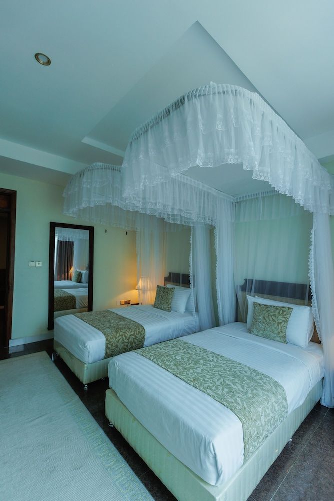 Koki Hotel Twin Room with No Windows 11