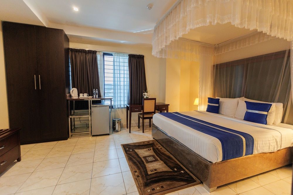 Koki Hotel Standard room with windows 8