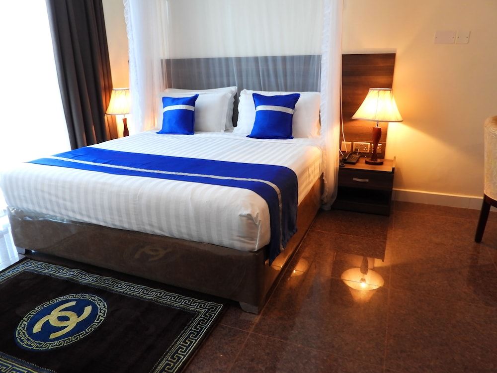 Koki Hotel Standard room with windows 7