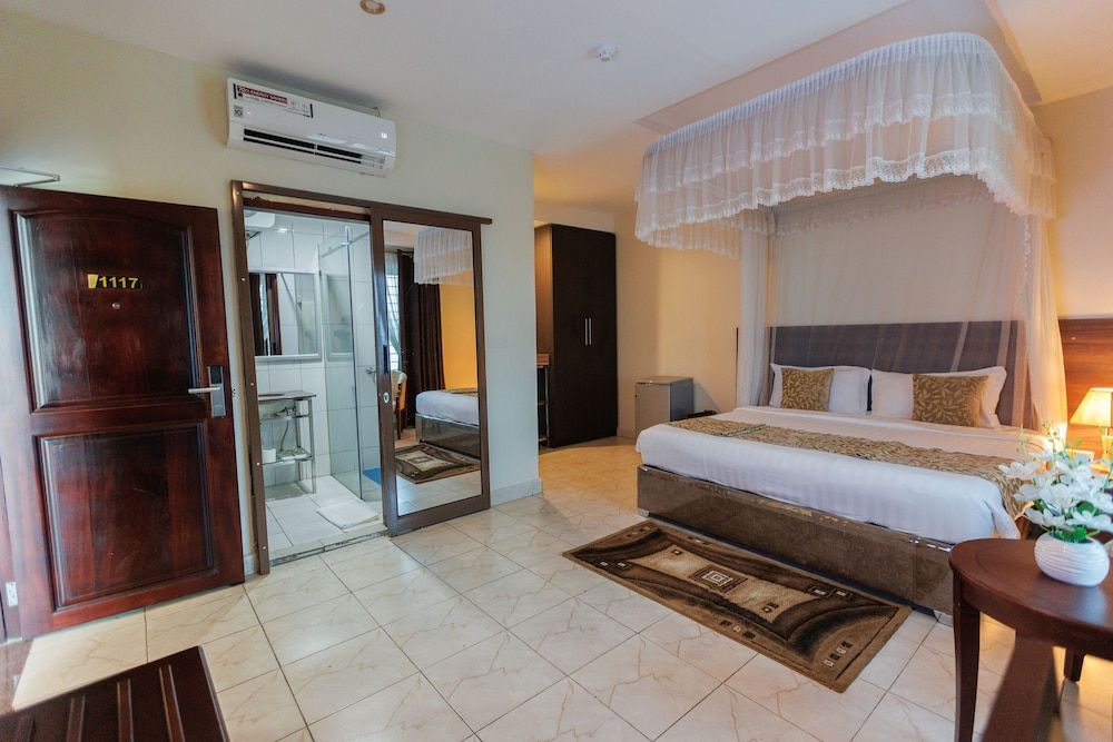 Koki Hotel Standard room with windows 10