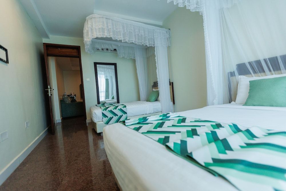 Koki Hotel Twin Room with No Windows 10