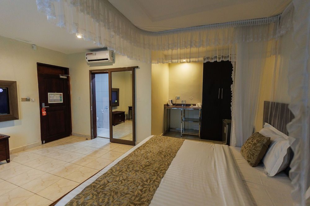 Koki Hotel Standard room with windows 14