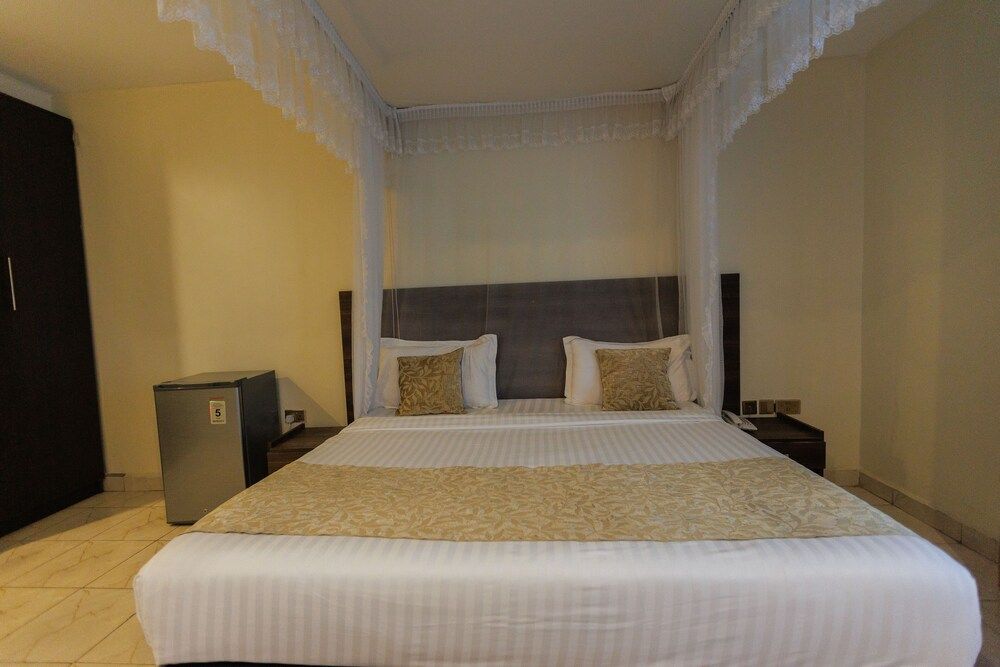 Koki Hotel Standard room with windows 16