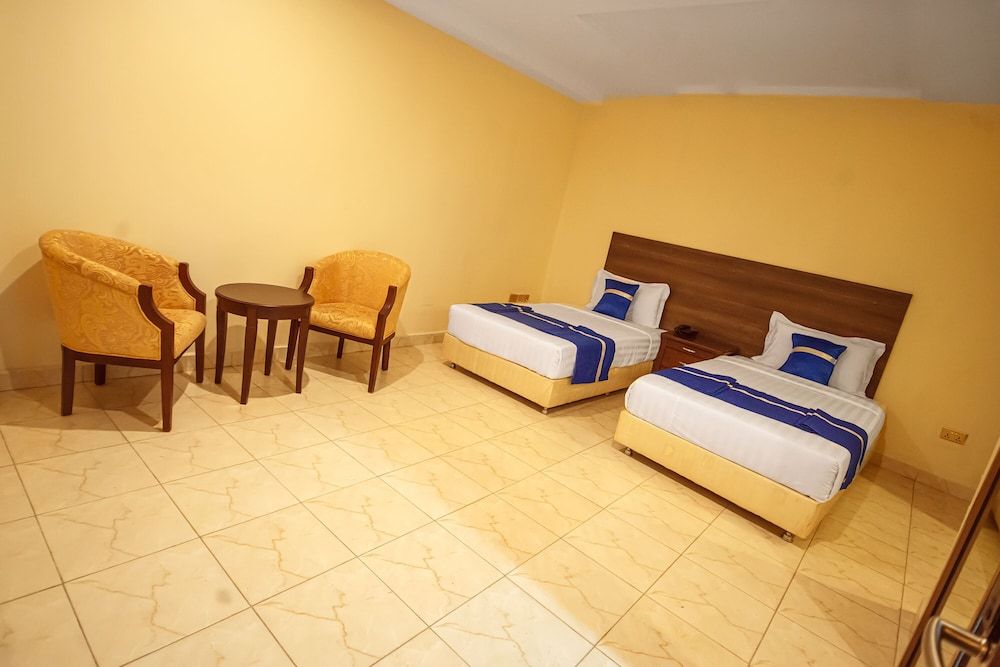 Koki Hotel Twin Room with No Windows 2