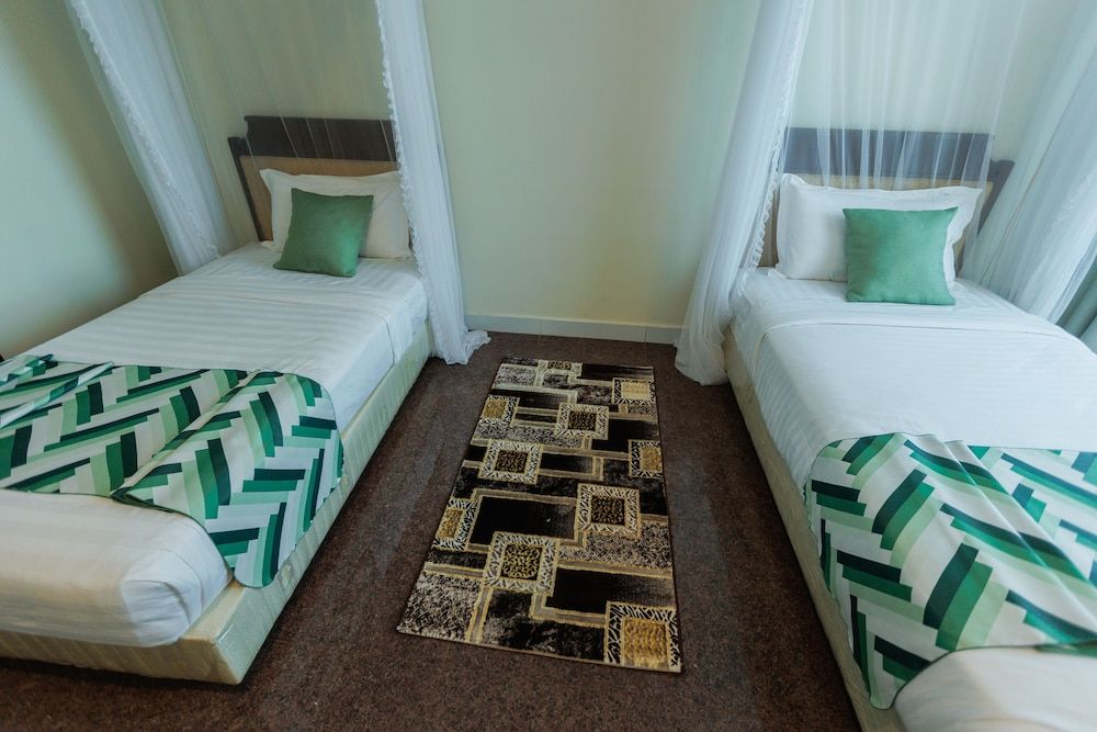 Koki Hotel Twin Room with No Windows 9