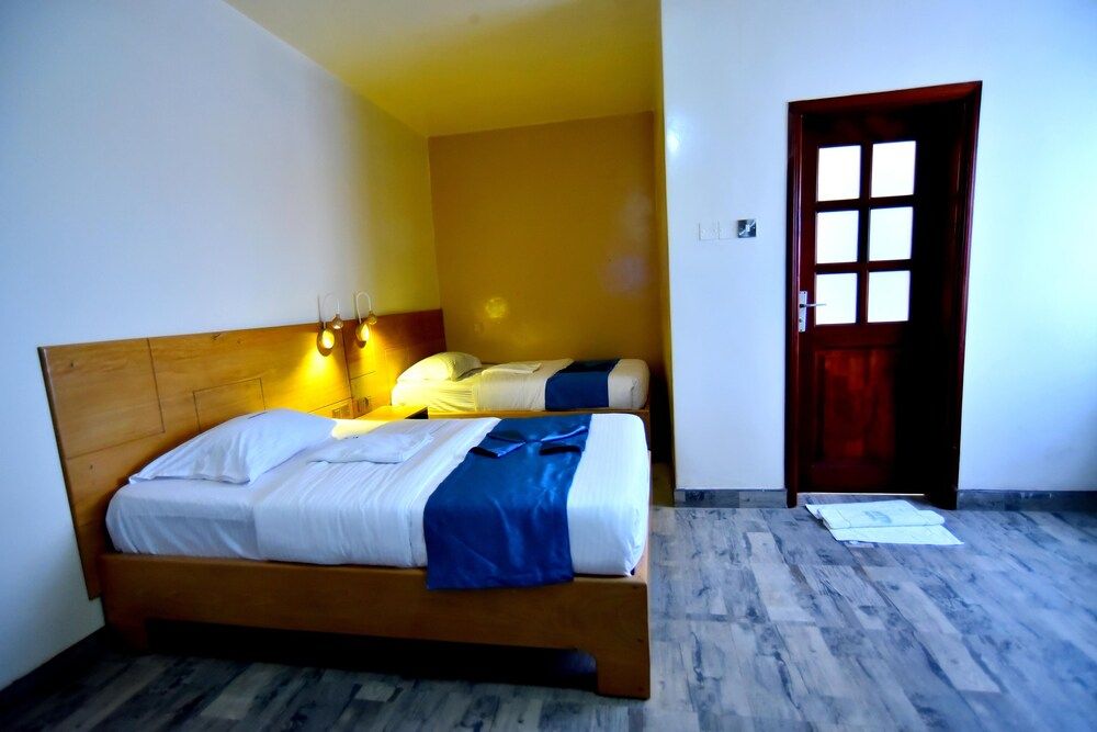 Victoria Mews Hotel Deluxe Twin Room 3