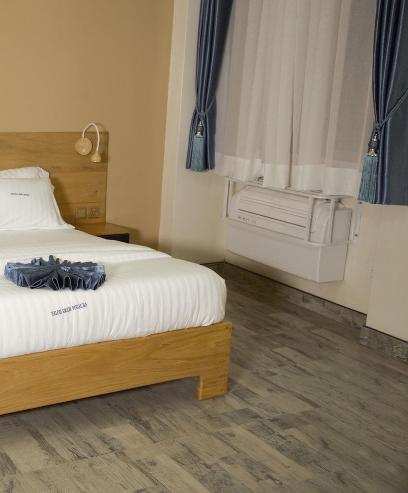 Victoria Mews Hotel Deluxe Double Room 3