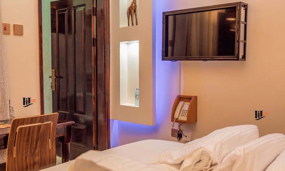 Imara Hotel Deluxe Room 4