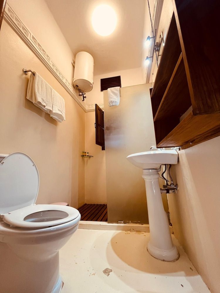 Yushili Hotel & Restaurant Family Room 7