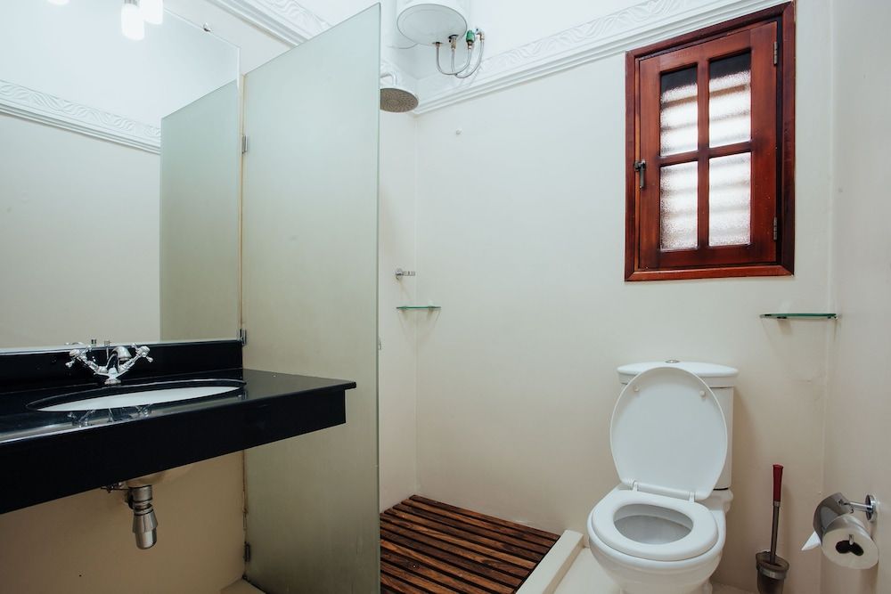 Yushili Hotel & Restaurant Deluxe Room, 1 King Bed, Refrigerator 4