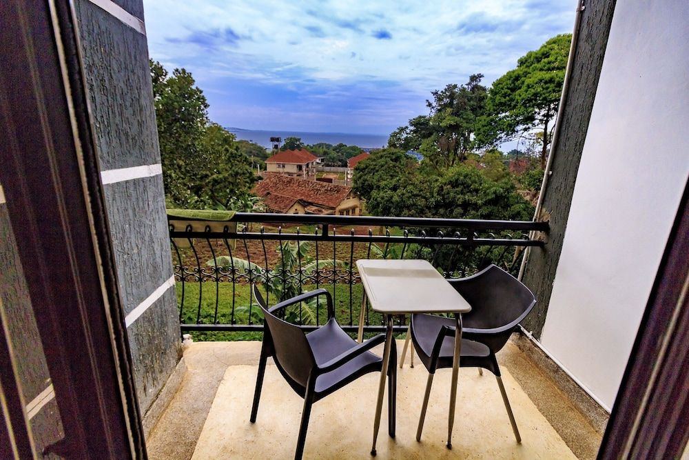 Frontiers Hotel Entebbe Double Room, Private Bathroom (King) 4