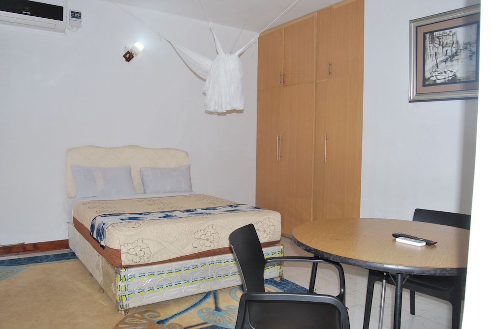 Frontiers Hotel Entebbe Double Room, Private Bathroom (King) 2