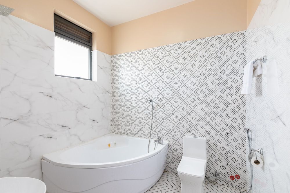 Hotel Horizon Entebbe Deluxe Room, 1 King Bed, Accessible, Non Smoking 4