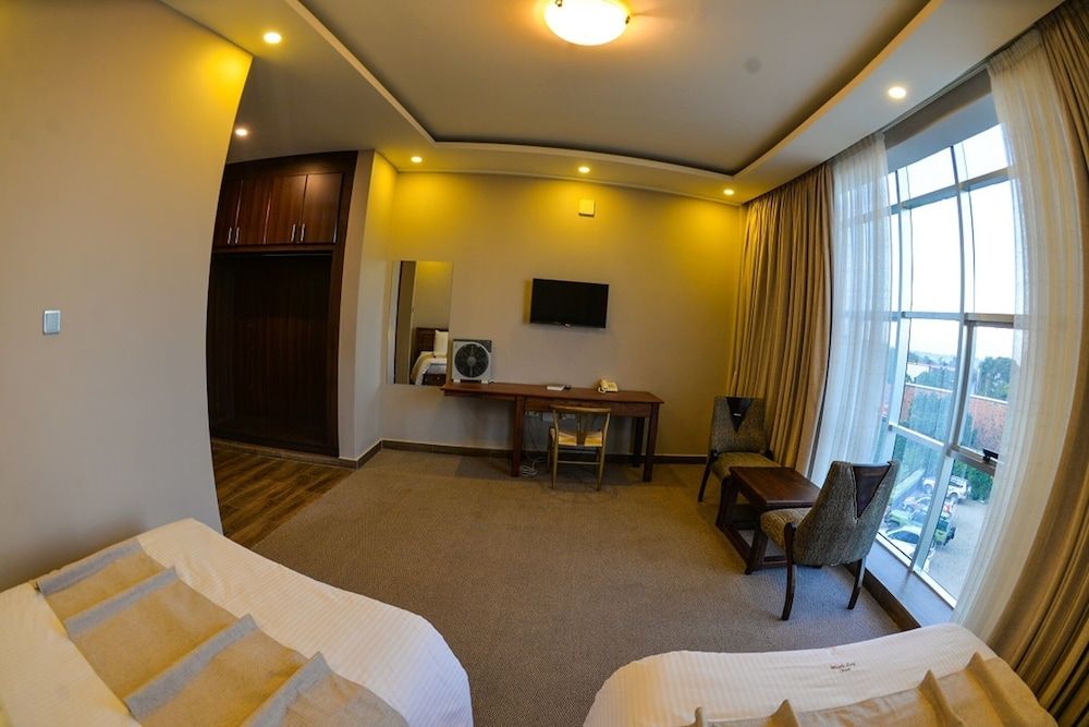 Maple Leaf Hotel Standard Twin Room 5