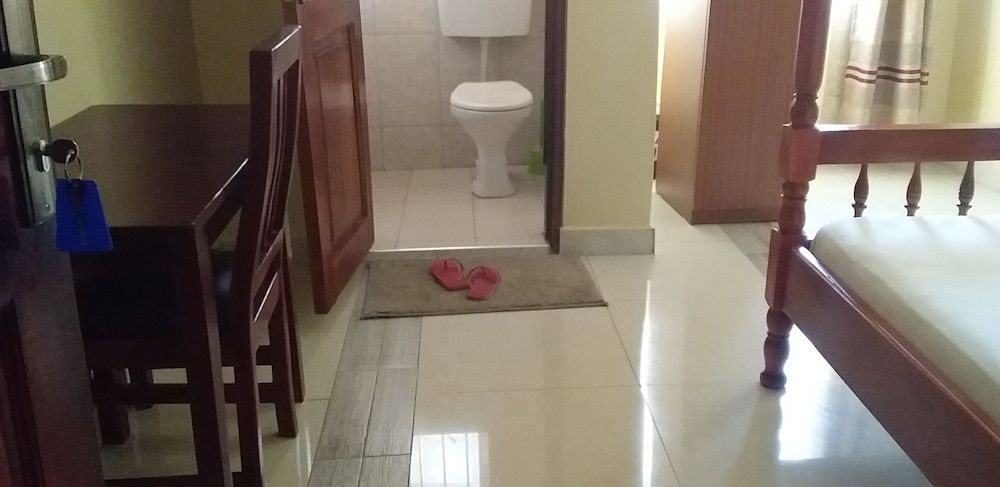 Rainbow Courts Double Room 4