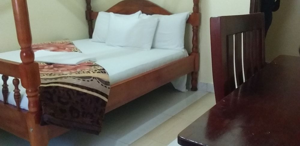 Rainbow Courts Double Room 2