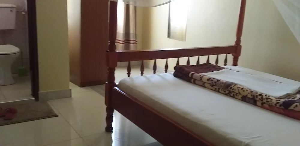 Rainbow Courts Single Room 2