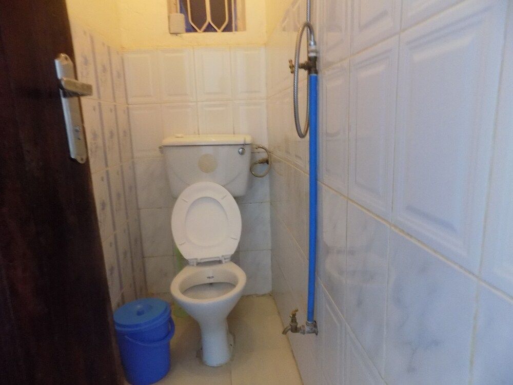 R & R Gardens Twin Room, Non Smoking 4