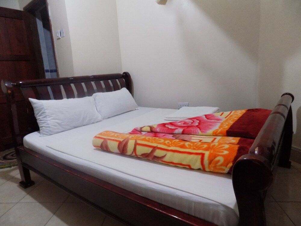 R & R Gardens Double Room, Non Smoking, Mountain View 4