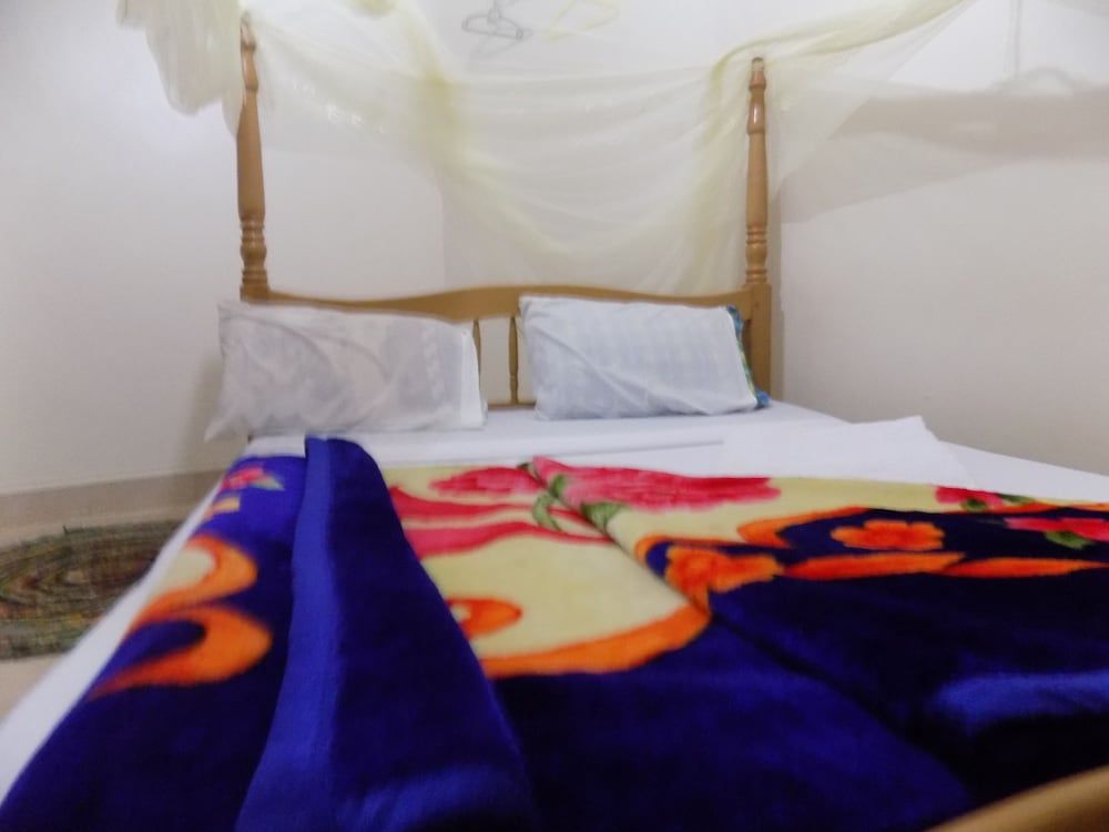 R & R Gardens Double Room, Non Smoking, Mountain View 7