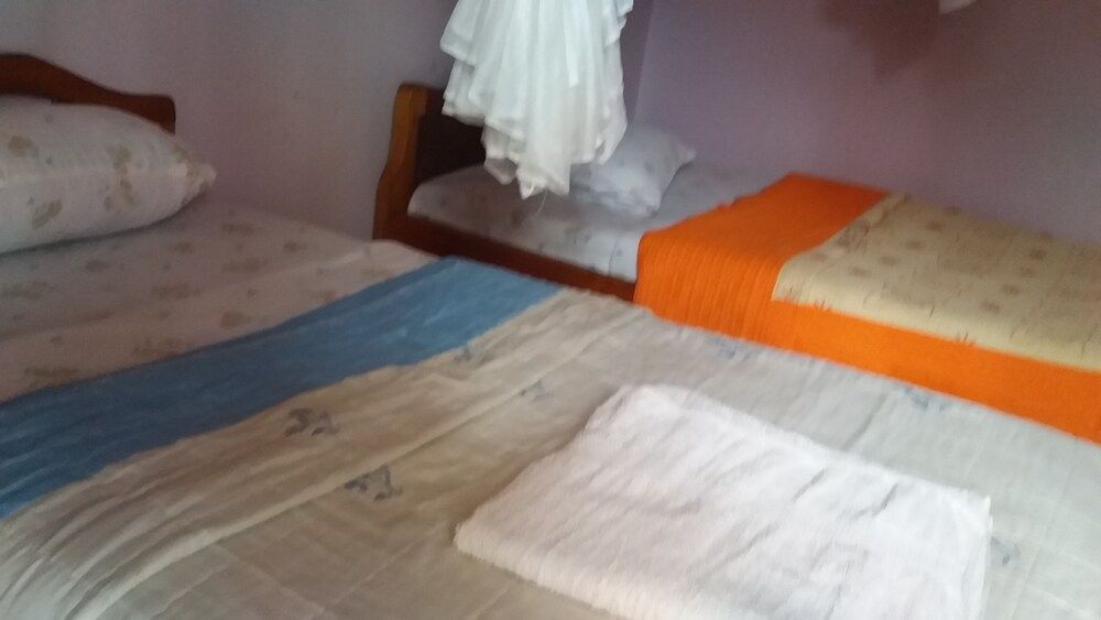 Manhattan Hotel Twin Room 2