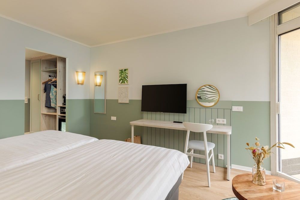 Hotel De Vossemeren by Center Parcs Standard Double Room, 1 Queen Bed 2