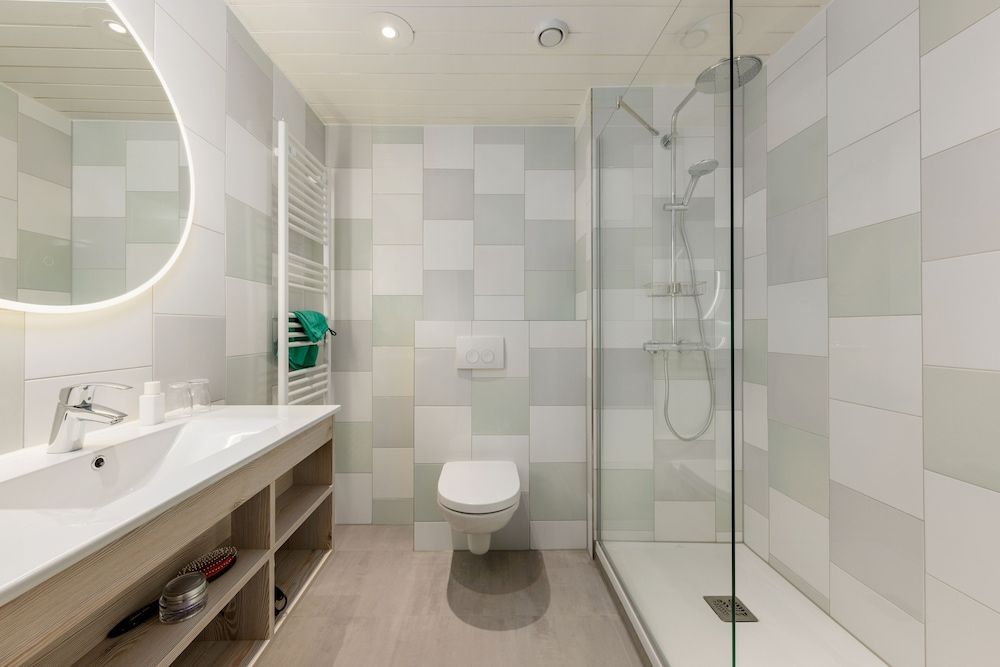 Hotel De Vossemeren by Center Parcs Standard Double Room, 1 Queen Bed 7