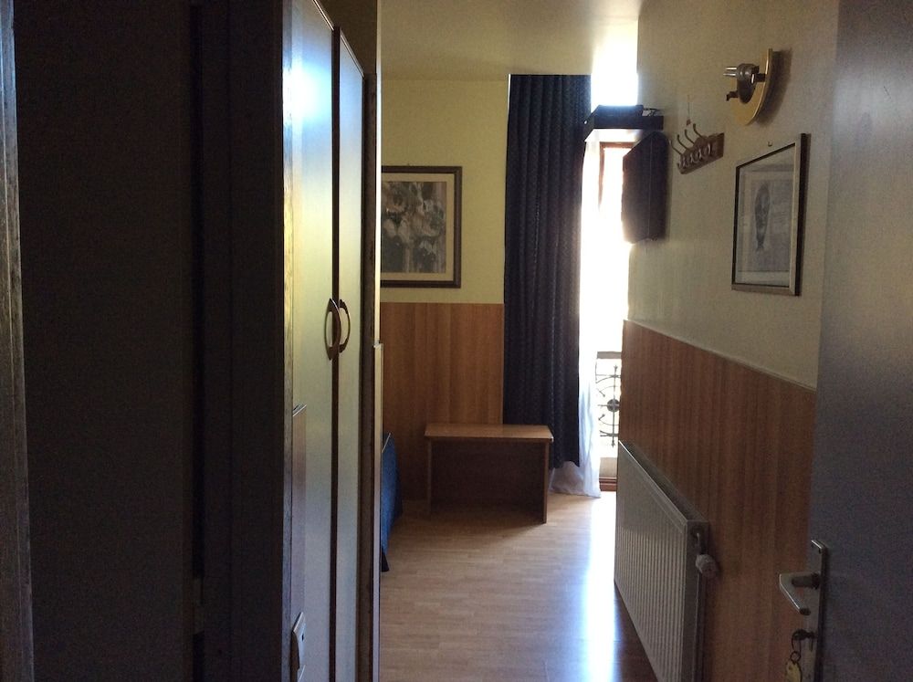Hotel Aristote Twin Room 3