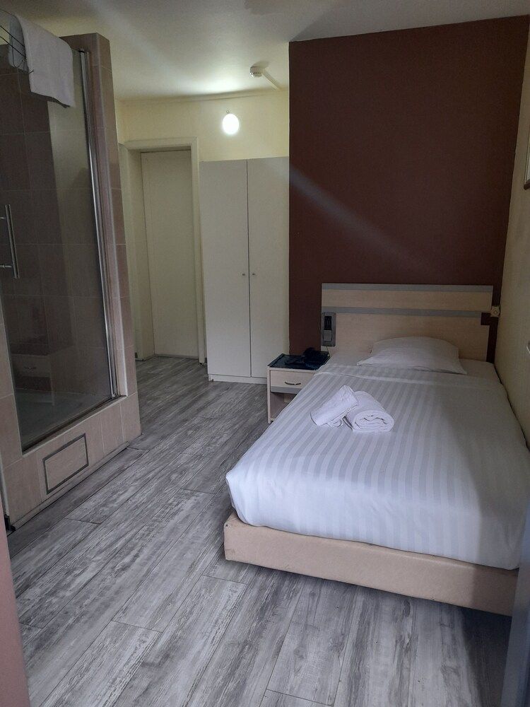 undefined Hotel Albergo 5