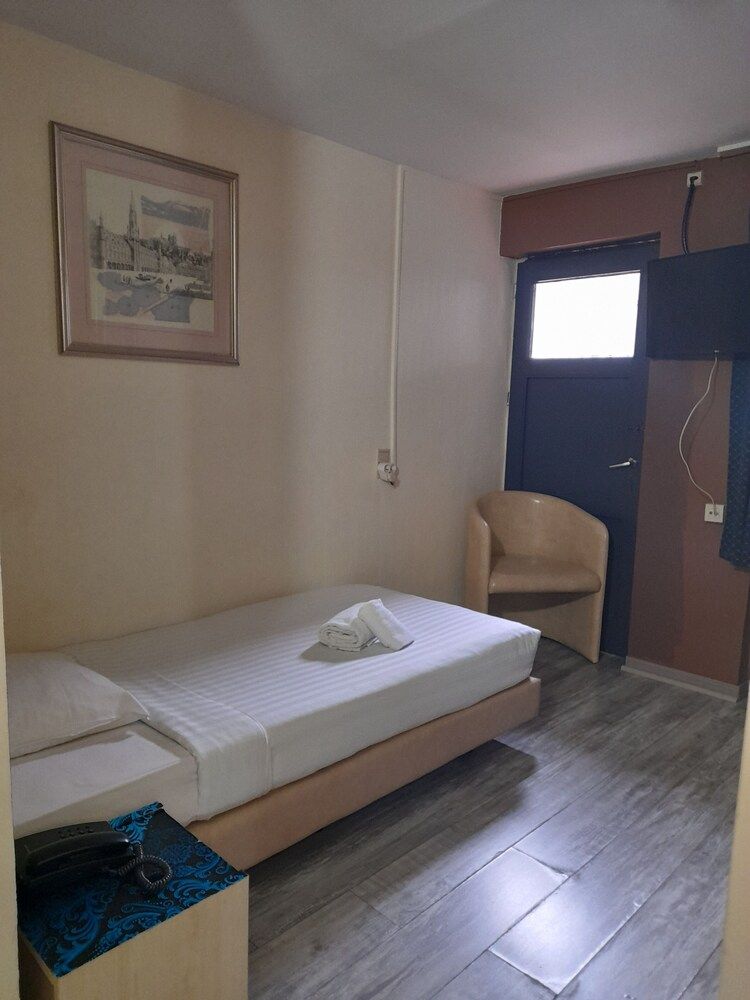 undefined Hotel Albergo 7