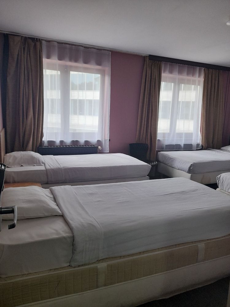 undefined Hotel Albergo 3