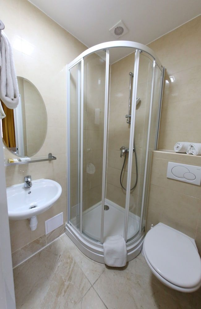 Sun Hotel Economy Double Room 4