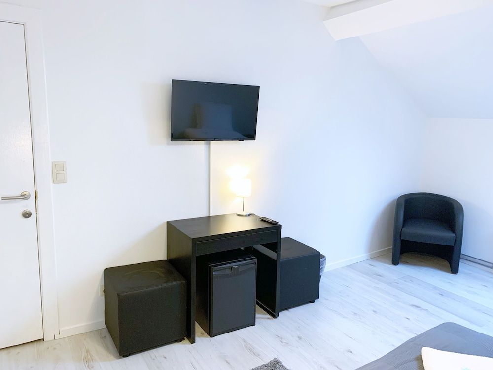 undefined The Hive Rooms