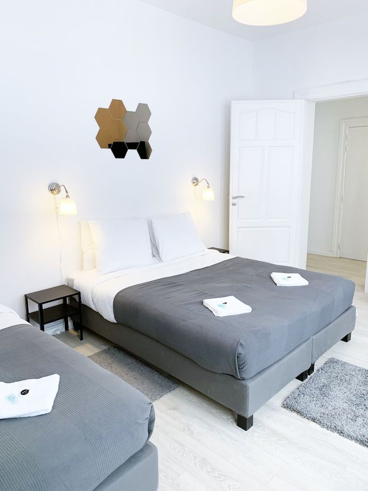 undefined The Hive Rooms 4