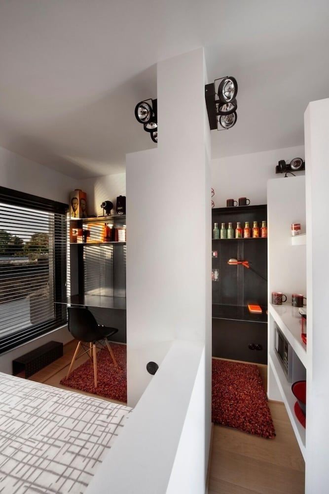 undefined Studios Curie 7