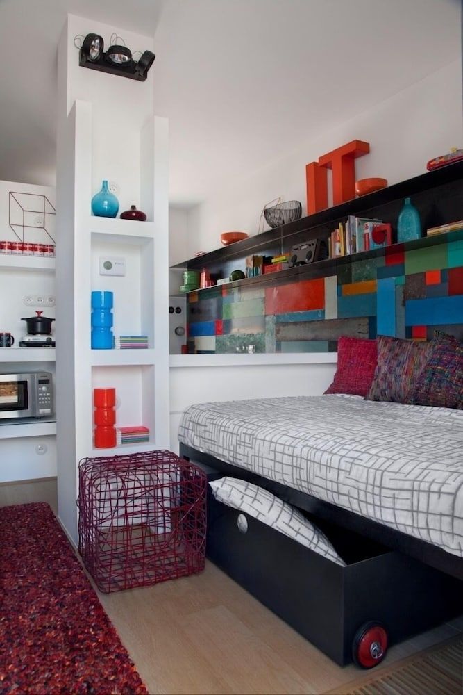 undefined Studios Curie 8