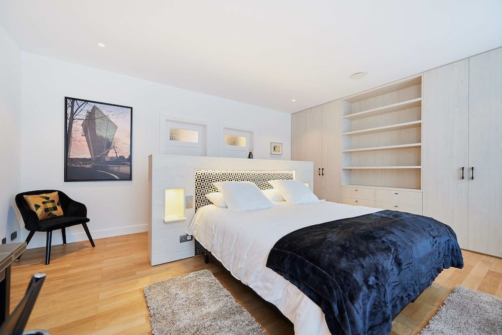 undefined Suites 124 6