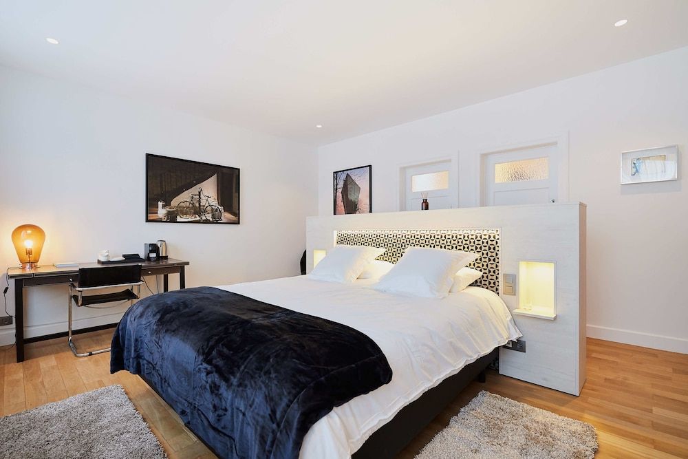 undefined Suites 124 7