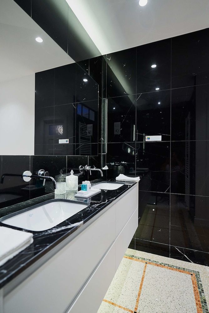 undefined Suites 124 8