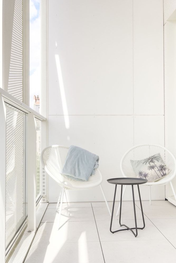 undefined Simone En Ville 9