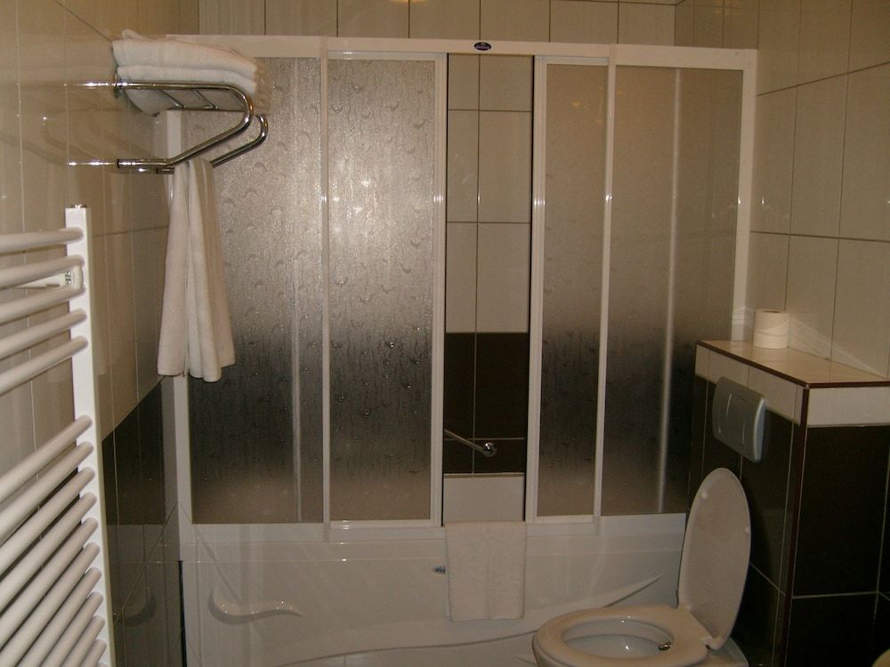 Hotel Prestige Double or Twin Room 8