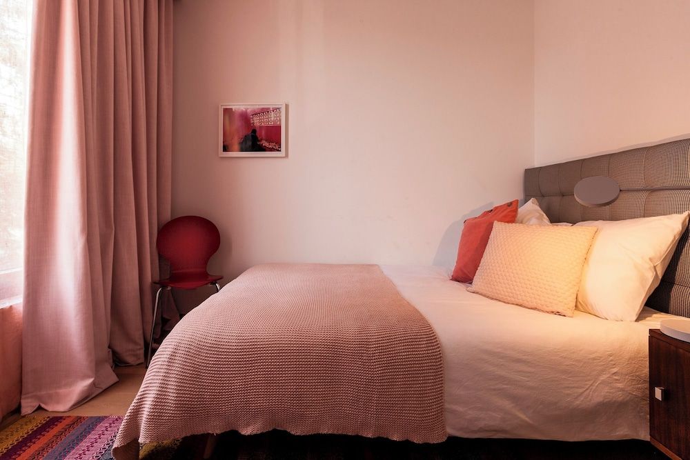 Unit 5 - Trendy Smart Home Triplex Private Garden & Parking House (4 Bedrooms)