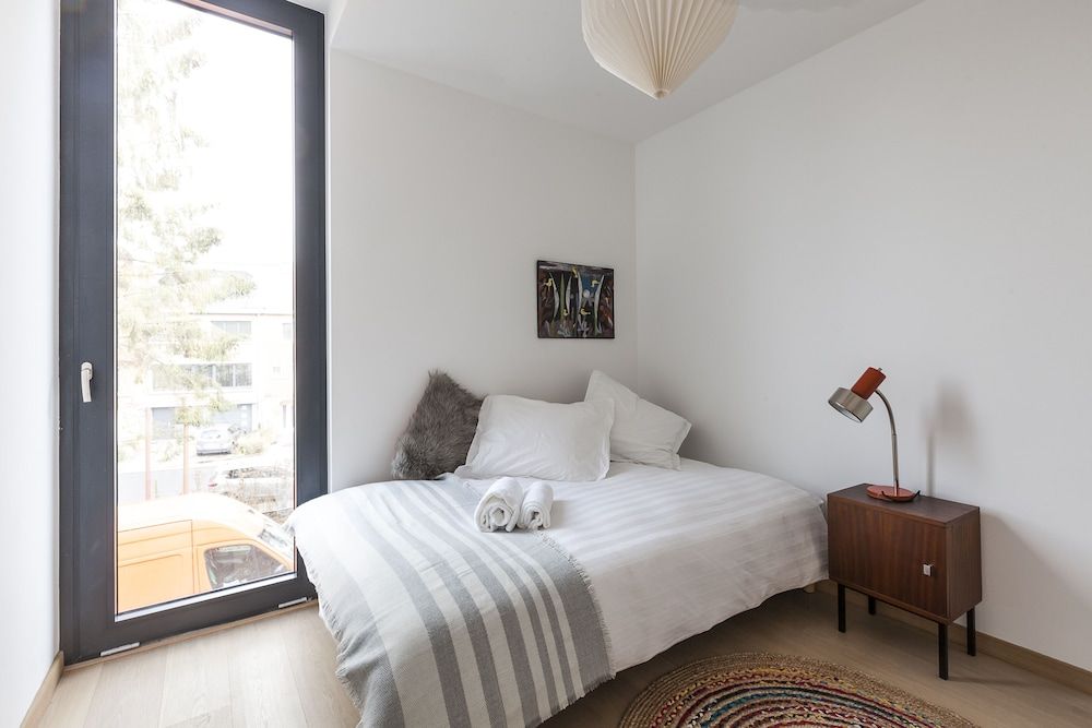 Unit 5 - Trendy Smart Home Triplex Private Garden & Parking House (4 Bedrooms) 4