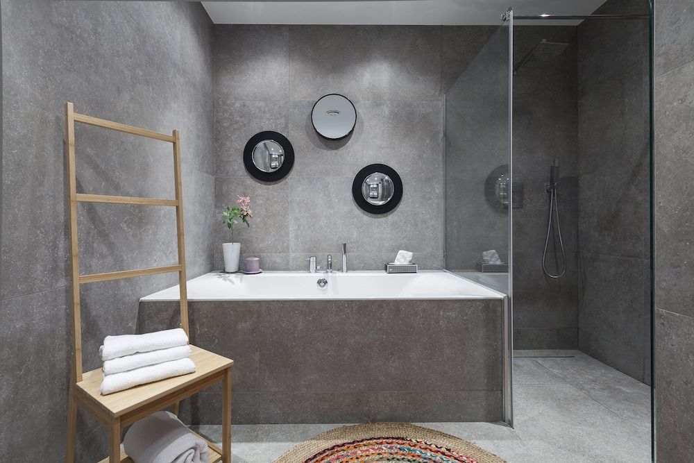 Unit 5 - Trendy Smart Home Triplex Private Garden & Parking House (4 Bedrooms) 11