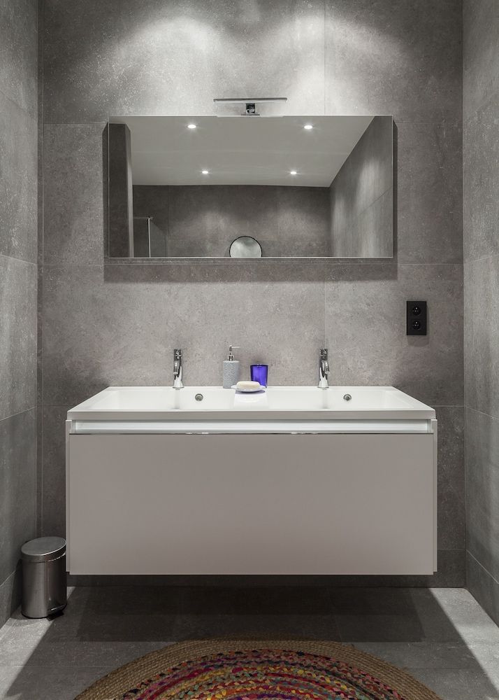 Unit 5 - Trendy Smart Home Triplex Private Garden & Parking House (4 Bedrooms) 12