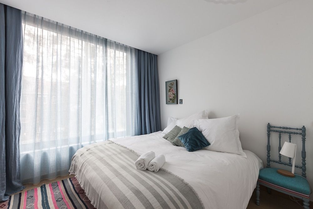 Unit 5 - Trendy Smart Home Triplex Private Garden & Parking House (4 Bedrooms) 7